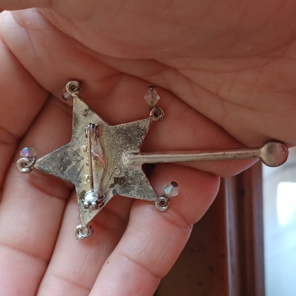 Star brooch. Silver-tone w red enamel and rhinestones,  approx 2.5" - 3" - Picture 2 of 3